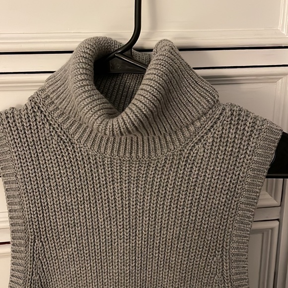 Michael Kors Turtleneck Sweater - Picture 2 of 4